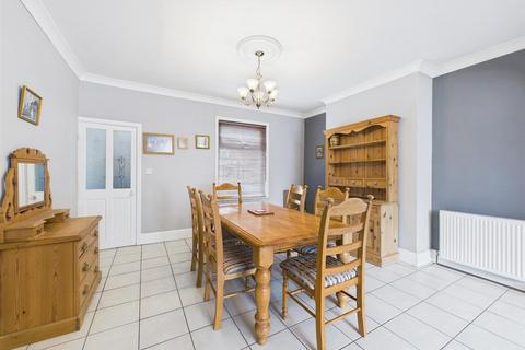 5 bedroom terraced house for sale, West Street, Bridlington