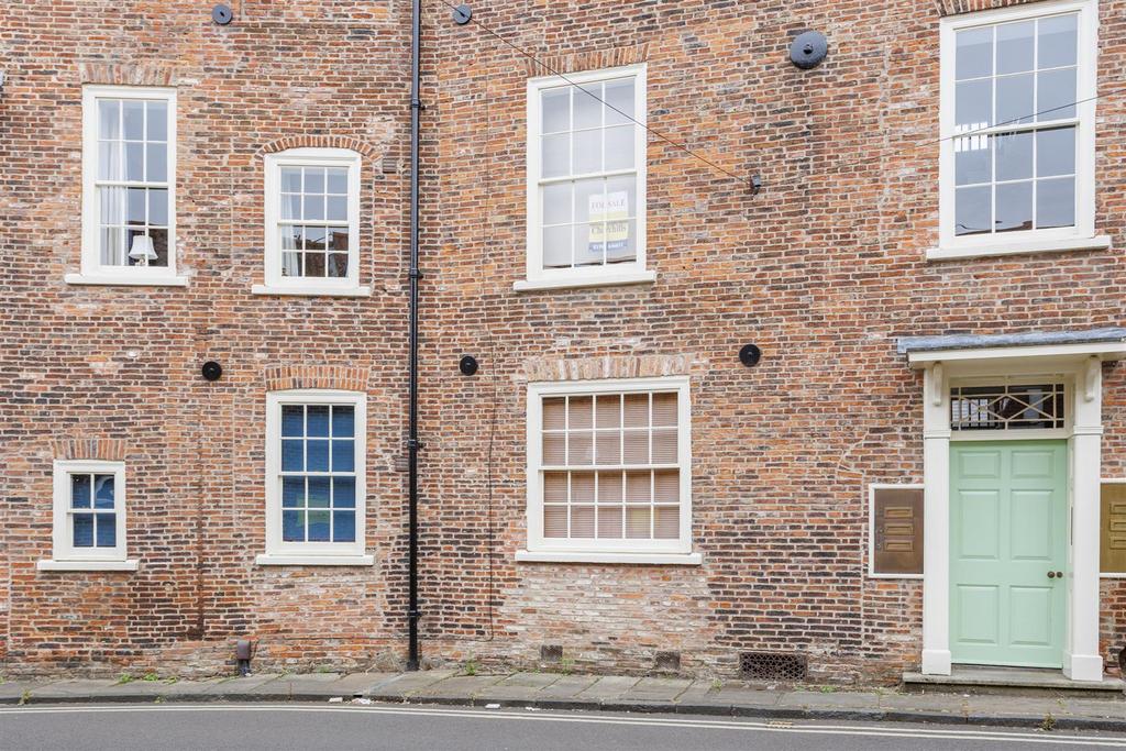 No 8 Trinity Court  16.jpg