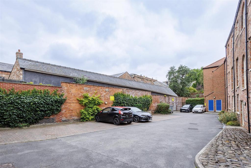 No 8 Trinity Court  19.jpg