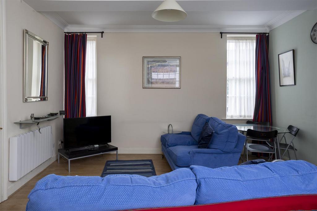 No 8 Trinity Court  7.jpg