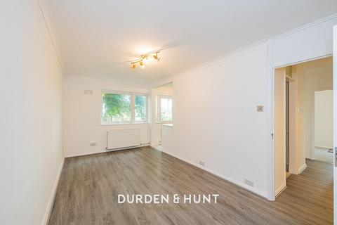 3 bedroom apartment for sale, Deepdene Close, Wanstead E11