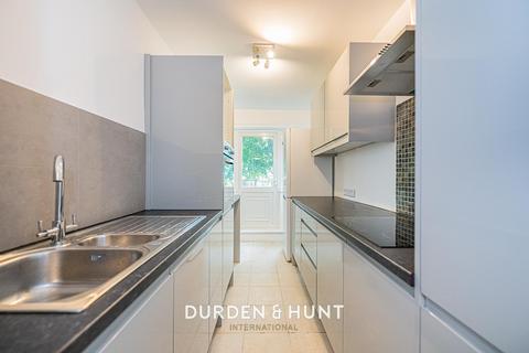 3 bedroom apartment for sale, Deepdene Close, Wanstead E11