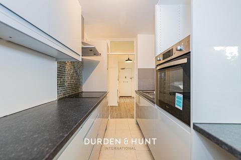 3 bedroom apartment for sale, Deepdene Close, Wanstead E11