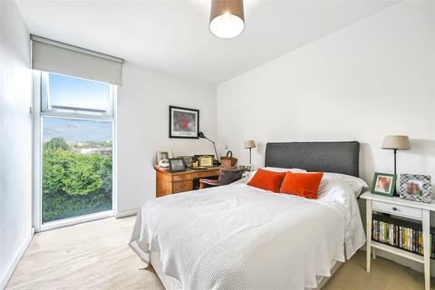 2 bedroom apartment for sale, Colonial Drive, London, W4