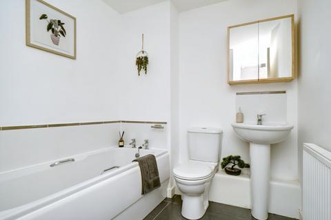 Flat 6, 13 Constitution Place, Edinburgh, EH6 7DJ