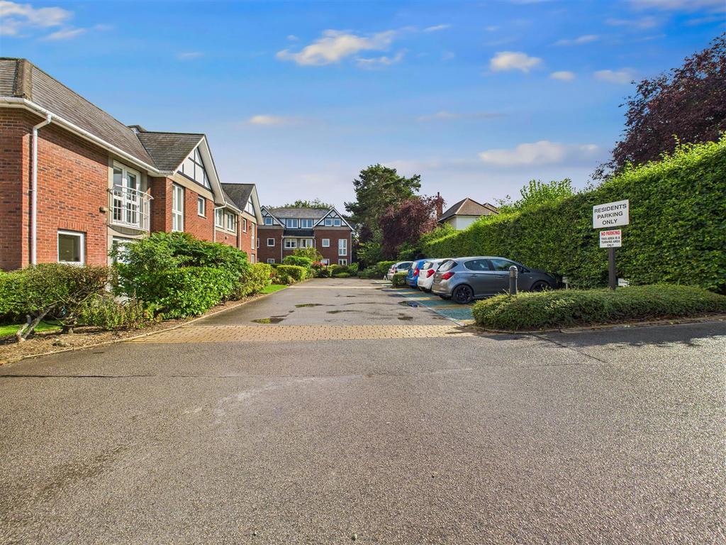 CAM05193 G0-PR0032-STILL001.jpg