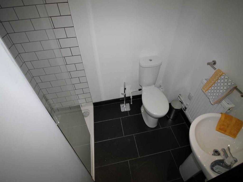 Bed 4 - en-suite