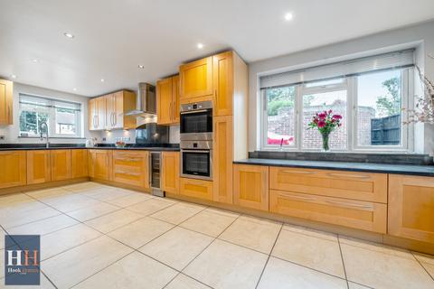 4 bedroom detached house for sale, Butts Meadow, Hook RG27