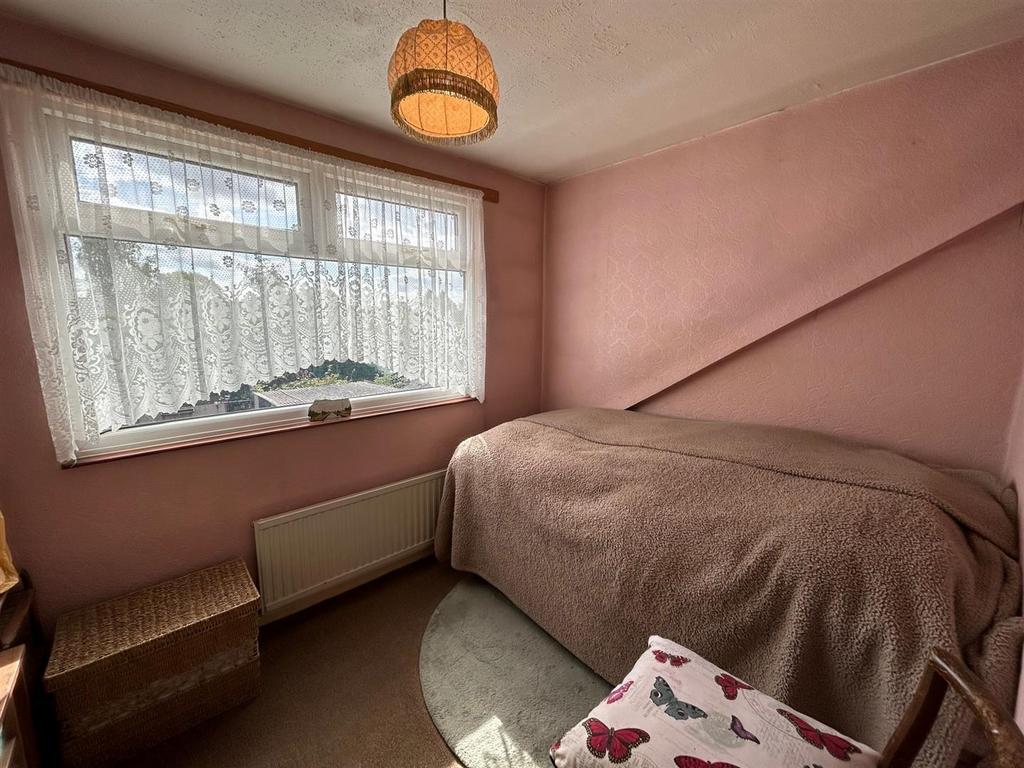 Bedroom 1.jpg
