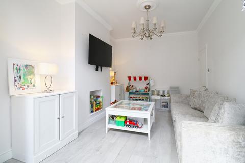 3 bedroom semi-detached house for sale, Rowan Walk, Bromley