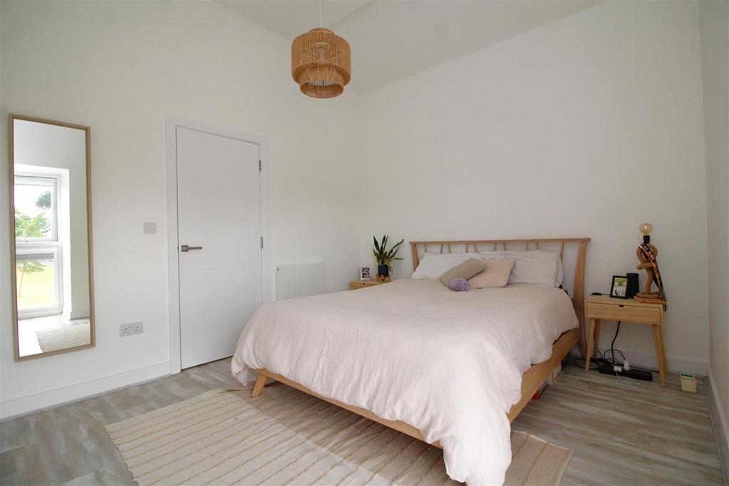 Bedroom 1 .JPG
