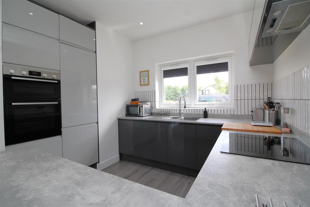 Kitchen 2.JPG