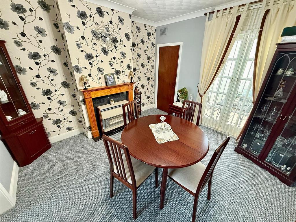 Dining room (3).jpg