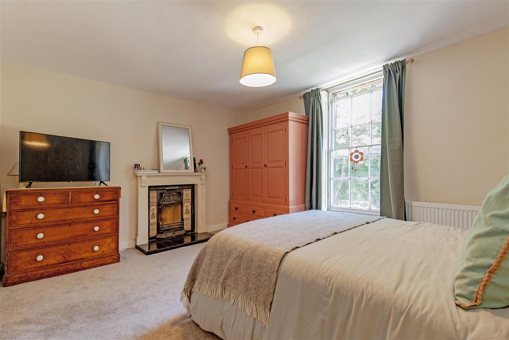 Bedroom 1-1.jpg