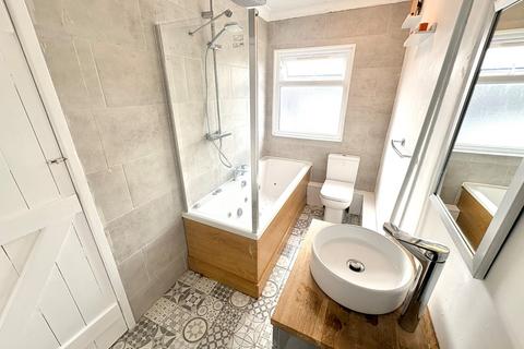 undefined, EAST STREET, GOTHAM, NOTTINGHAM, NG11