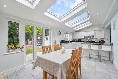 4 bedroom detached house for sale, Squirrels Way, Epsom