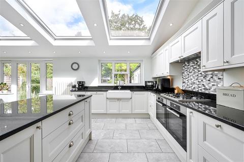 4 bedroom detached house for sale, Squirrels Way, Epsom