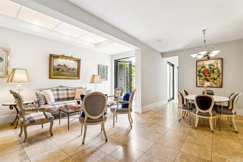 2 bedroom flat for sale, Chiswick Lane, London, W4