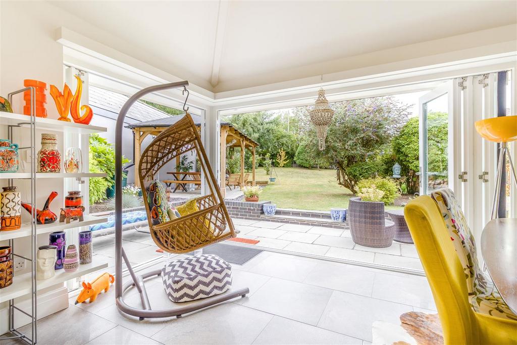 8657453-interior30.jpg