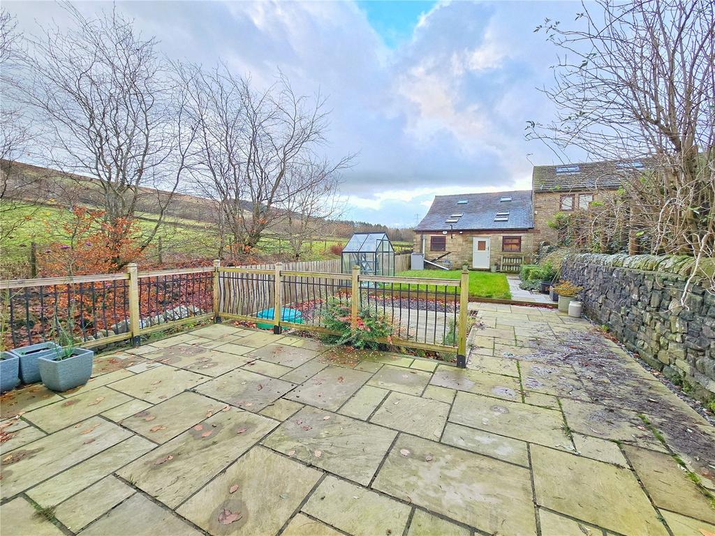 Patio &amp; Lawn Gardens