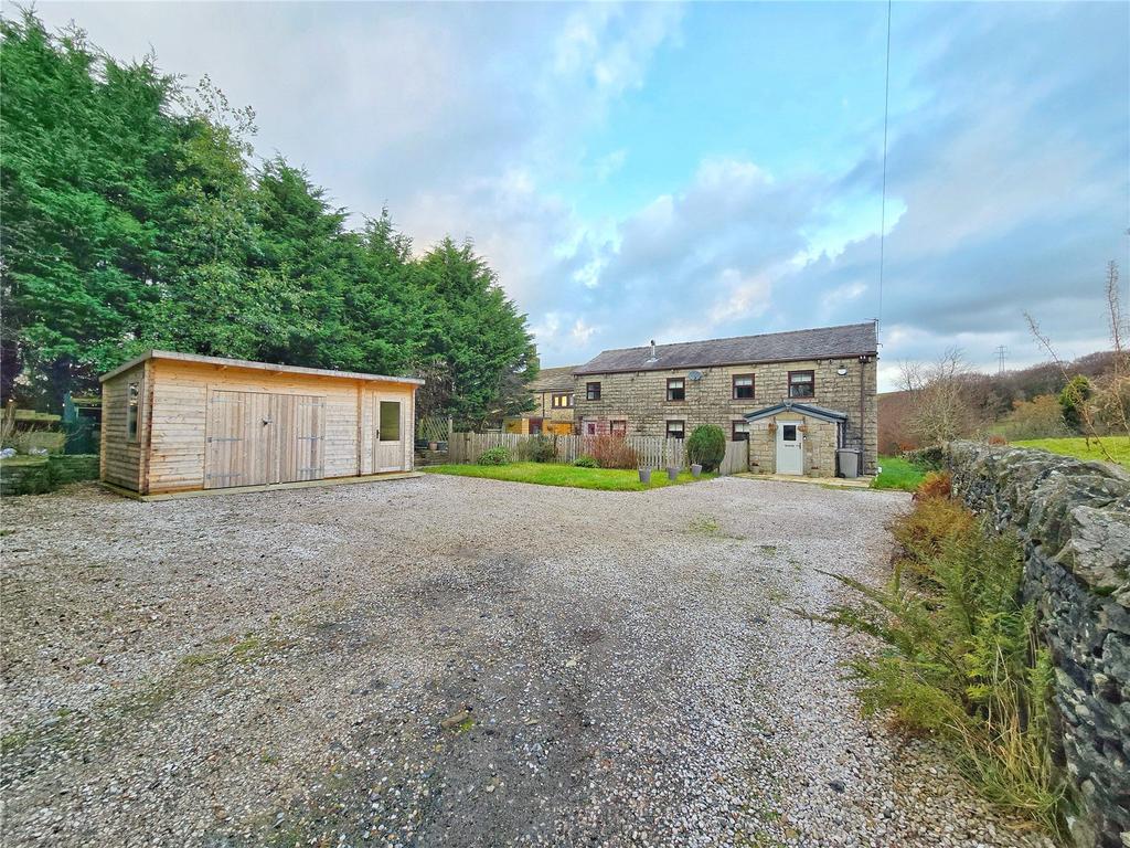 Drive &amp; Outbuilding