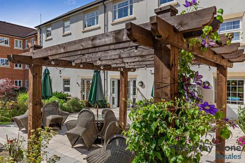 1 bedroom apartment for sale, Queen Elizabeth Place, Orchard Lane, Alton, Hampshire, GU34 1GZ