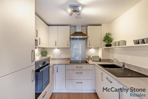 1 bedroom apartment for sale, Queen Elizabeth Place, Orchard Lane, Alton, Hampshire, GU34 1GZ