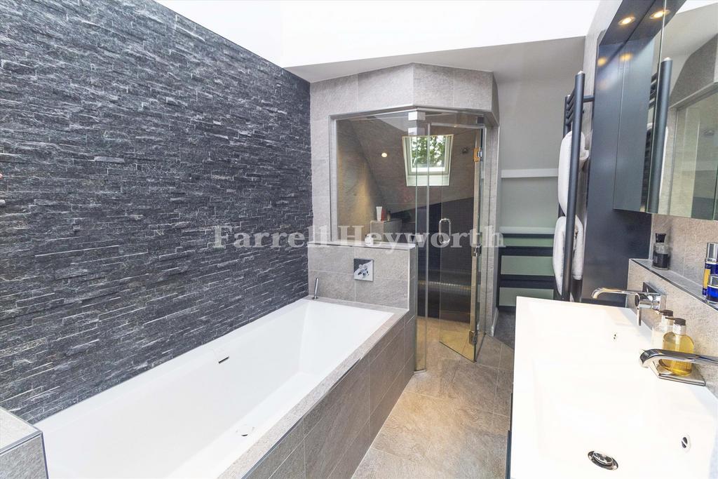 Bedroom 1 en suite