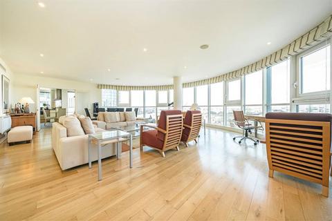 St. George Wharf, London SW8
