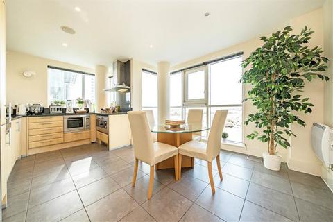 3 bedroom flat for sale, St. George Wharf, London SW8