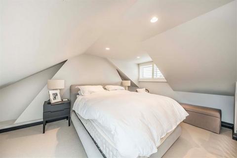 51 Shandon Road, London, SW4 9HS