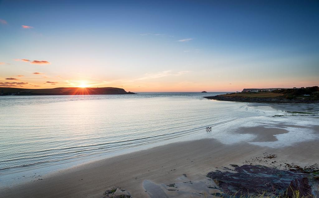 66ace2ab32700 Daymer Bay sunset-resized