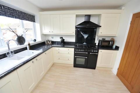4 bedroom detached house for sale, Sorrin Close, Idle, Bradford