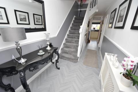 4 bedroom detached house for sale, Sorrin Close, Idle, Bradford