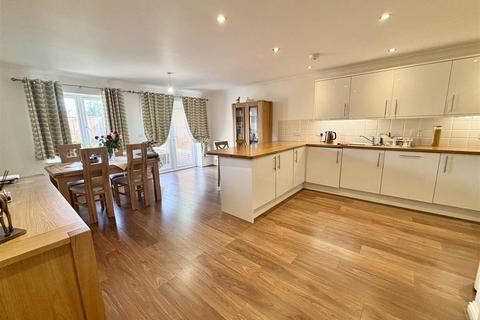 5 bedroom house for sale, Seaview Avenue, Peacehaven