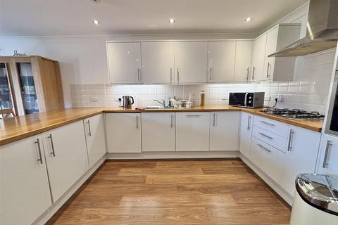 5 bedroom house for sale, Seaview Avenue, Peacehaven