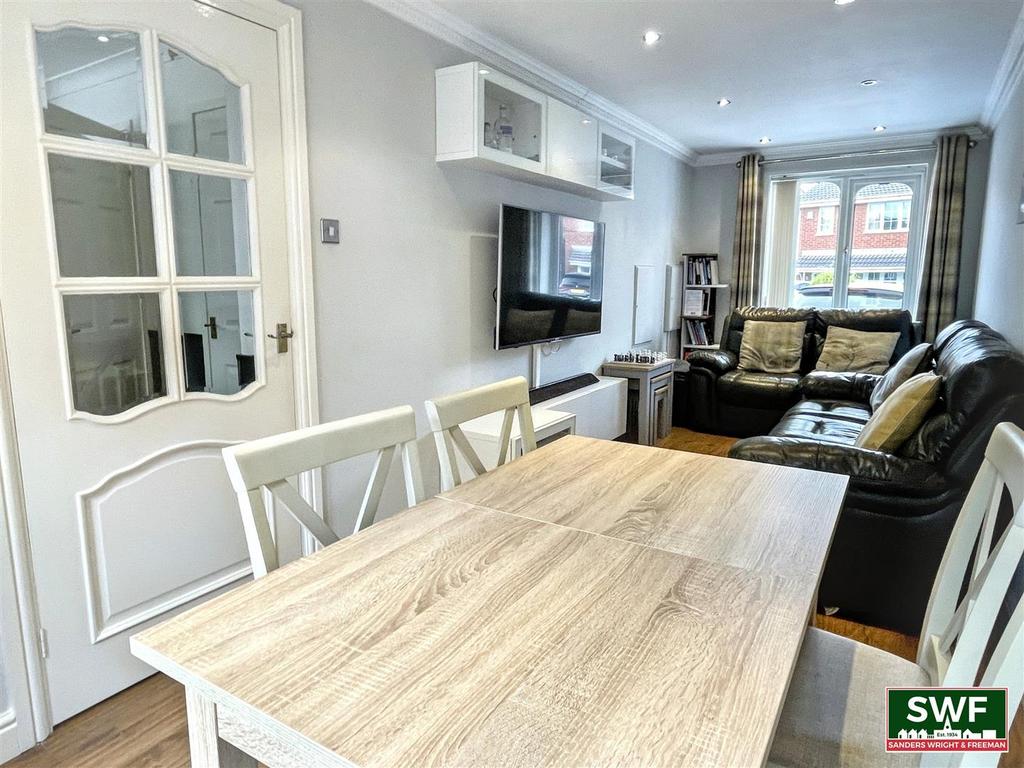 Sitting room3.jpg