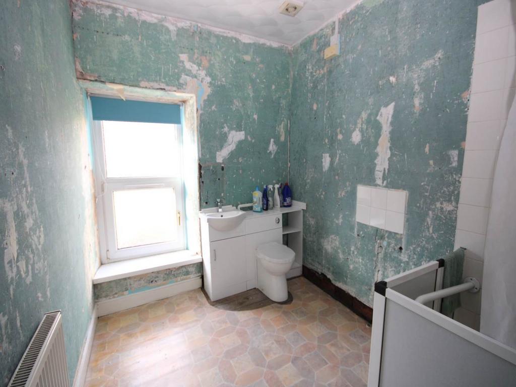B ATHROOM