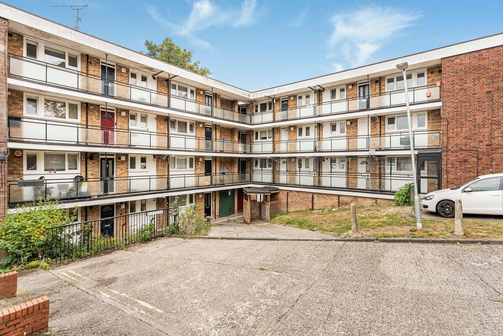 Belmont Court, St Albans, AL1 3 bed flat for sale - £350,000