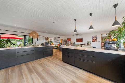 5 bedroom detached bungalow for sale, Hamlet Hill, Harlow CM19