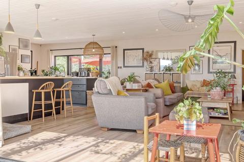 6 bedroom detached bungalow for sale, Hamlet Hill, Harlow CM19