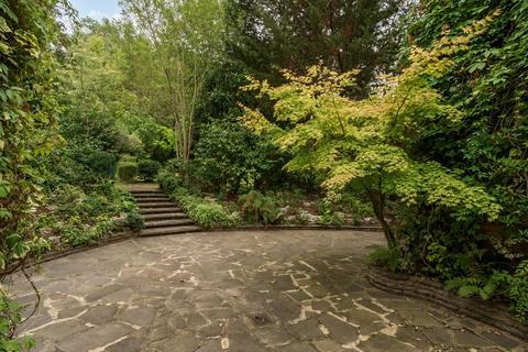 undefined, Holden Road, Woodside Park