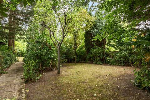 undefined, Holden Road, Woodside Park