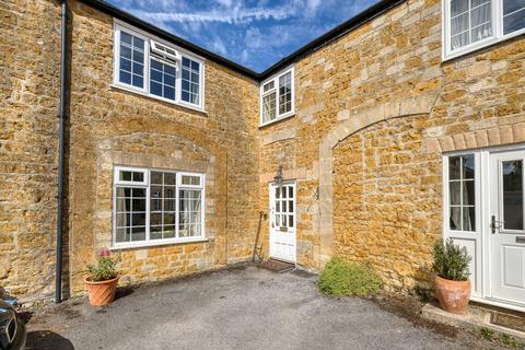 3 bedroom townhouse for sale, 4 Lodge Court, South Street