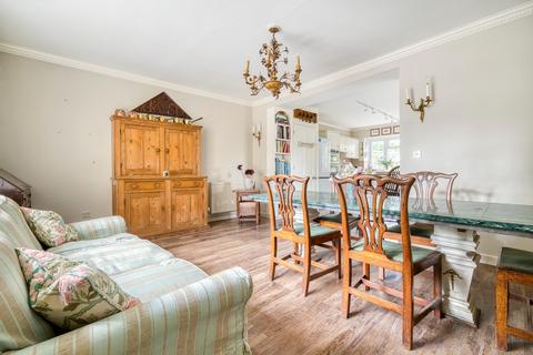 3 bedroom townhouse for sale, 4 Lodge Court, South Street