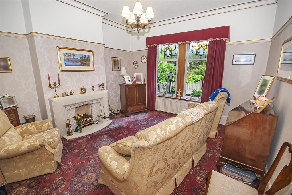 Lounge/ DIning Room