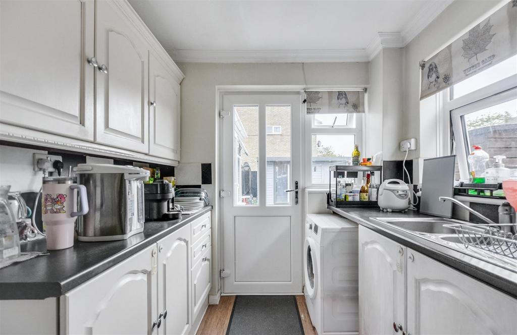 Kitchen 1.jpeg
