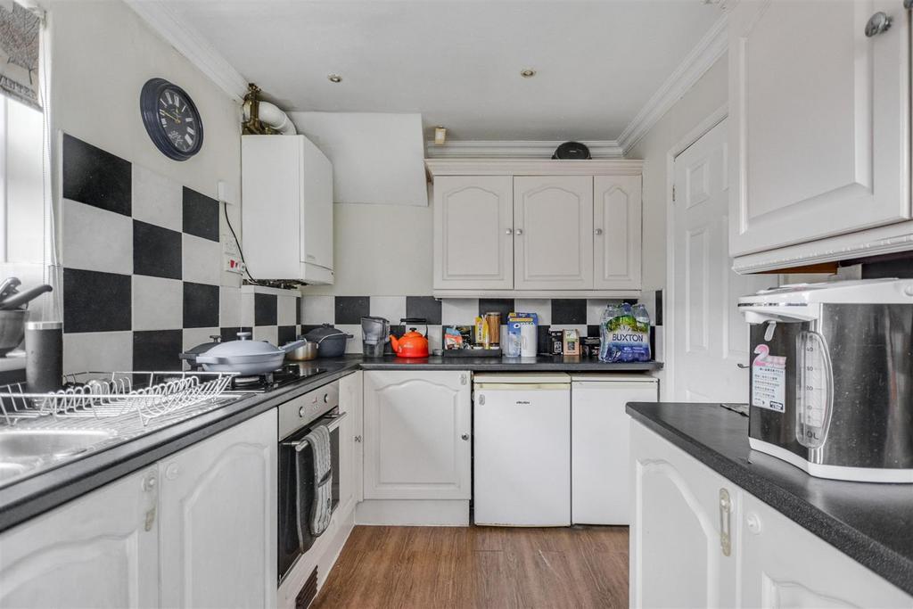 Kitchen 2.jpeg