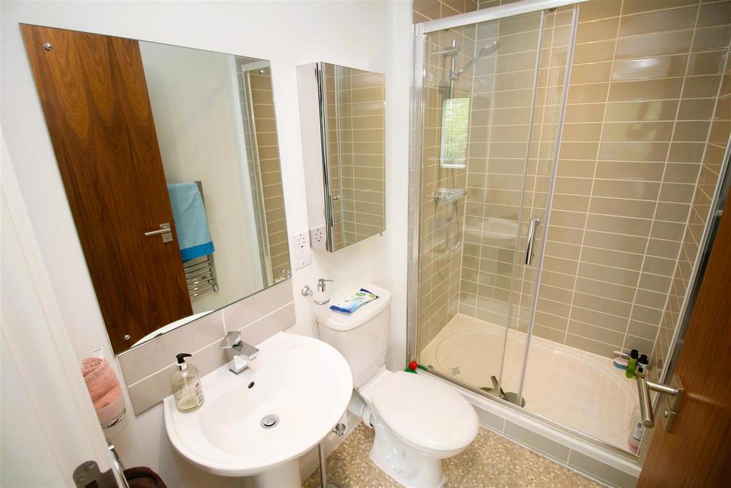 Ensuite.JPG