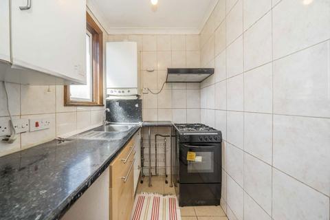 2 bedroom maisonette for sale, Oak Tree Dell, London NW9
